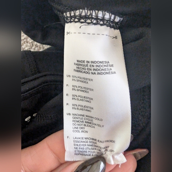 🎀 $5 Women's Adidas Black Capri Leggings - Picture 9 of 10